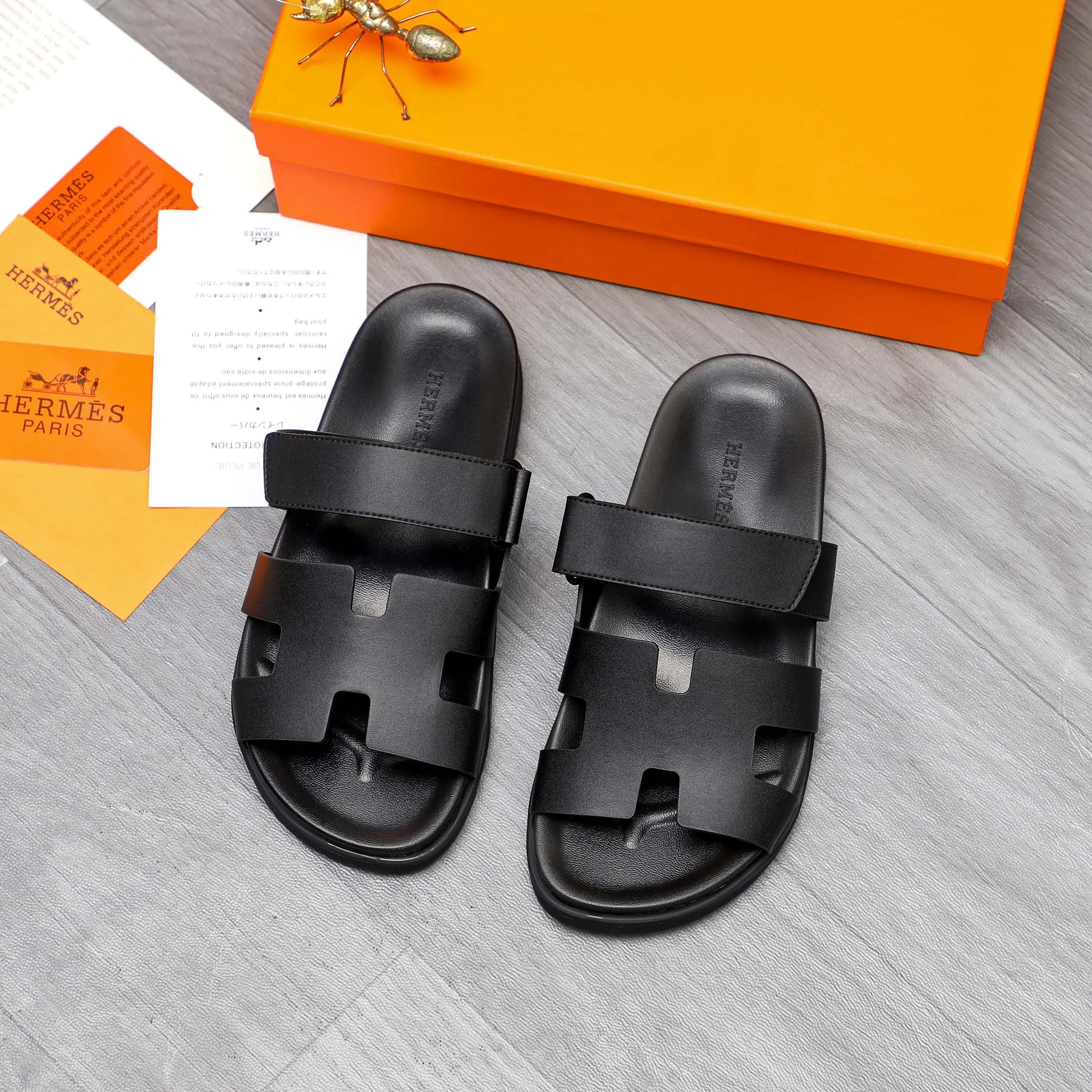 Men's shoes 💰340 Product trademark: Hermes "Hermes" Couple's slippers Regular size: 36-46 Product materials: Selected high-quality cowhide upper, microfiber lining, original outsole